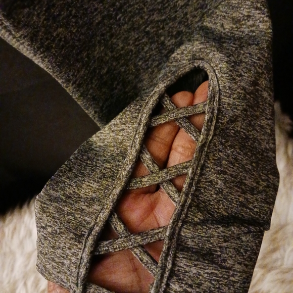 Ebb & Flow capri leggings sz lg - Picture 5 of 7